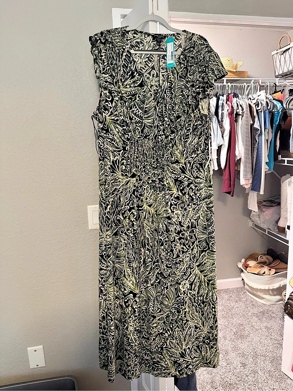 Maggie London Floral Maxi Dress in Black & Green Size Medium NWT